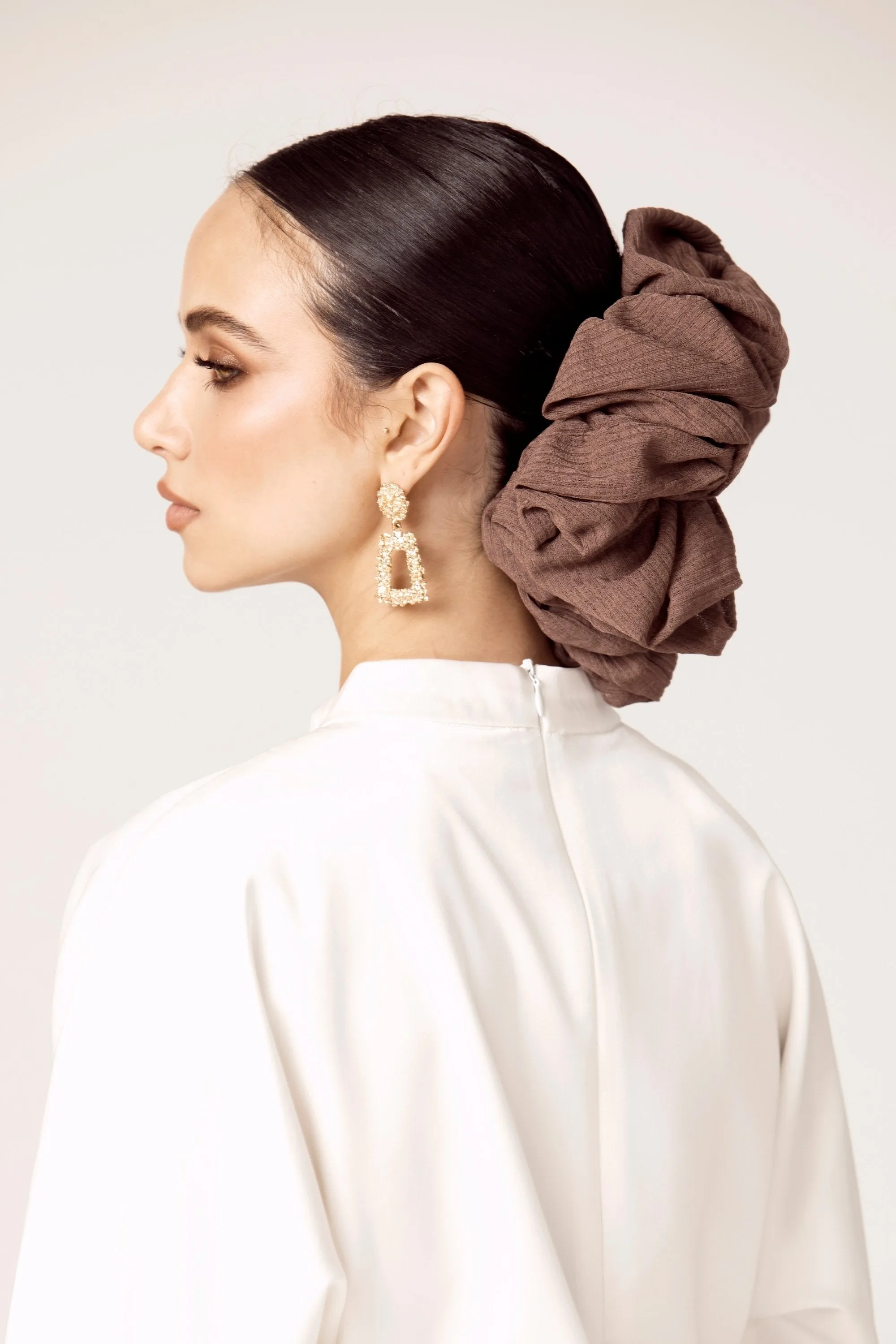 Ribbed Volume Scrunchie - Dark Taupe